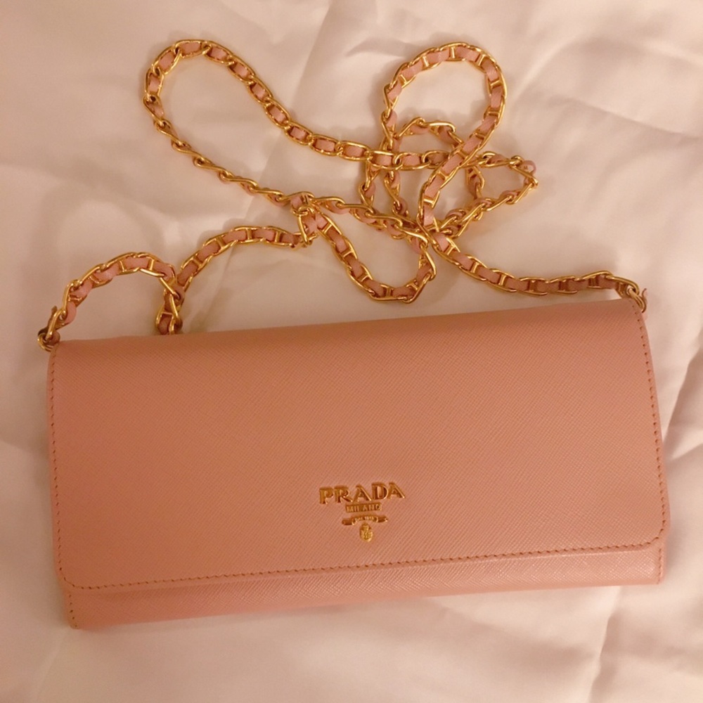 🌴SUMMER SALE 🌴💯✔️Authentic Prada Wallet on Chain.
